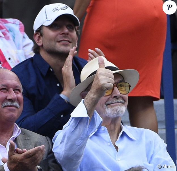 Sean Connery et Bradley Cooper lors des demi-finales de l'US Open à l'USTA Billie Jean King National Tennis Center de Flushing dans le Queens à New York, le 11 septembre 2015