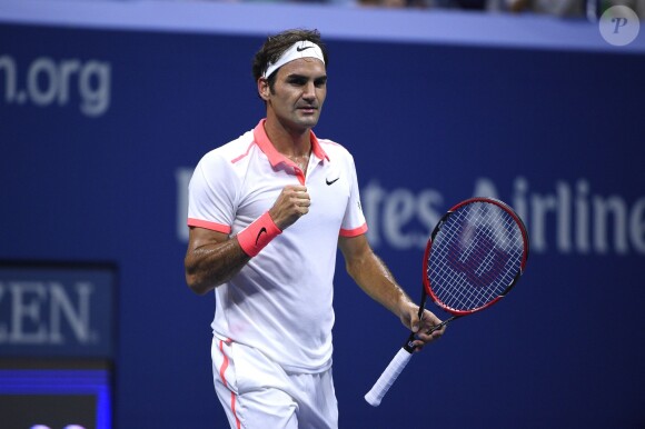 Roger Federer lors de sa demi-finale de l'US Open à l'USTA Billie Jean King National Tennis Center de Flushing dans le Queens à New York, le 11 septembre 2015