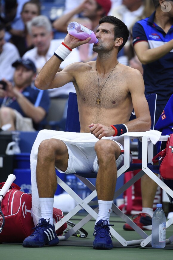 Novak Djokovic lors de sa demi-finale de l'US Open à l'USTA Billie Jean King National Tennis Center de Flushing dans le Queens à New York, le 11 septembre 2015