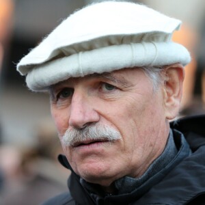 Yann Arthus-Bertrand devant le Palais Royal à Paris, le 15 novembre 2013