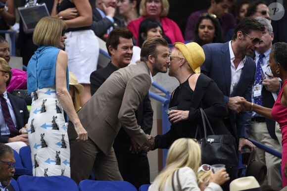Hugh Jackman et son épouse Deborah-Lee Furness, David Beckham, Anna Wintour et sa fille Bee Shaffer lors de la finale de l'US Open entre Roger Federer et Novak Djokovic à l'USTA Billie Jean King National Tennis Center de Flushing dans le Queens à New York, le 13 septembre 2015