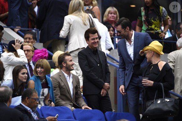 Hugh Jackman et son épouse Deborah-Lee Furness, David Beckham, Anna Wintour et sa fille Bee Shaffer lors de la finale de l'US Open entre Roger Federer et Novak Djokovic à l'USTA Billie Jean King National Tennis Center de Flushing dans le Queens à New York, le 13 septembre 2015