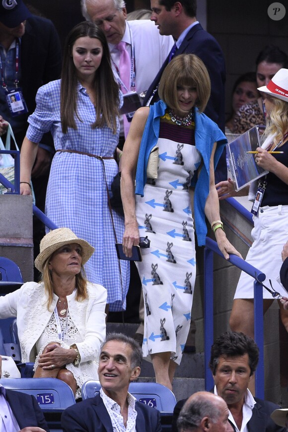 Anna Wintour et sa fille Bee Shaffer lors de la finale de l'US Open entre Roger Federer et Novak Djokovic à l'USTA Billie Jean King National Tennis Center de Flushing dans le Queens à New York, le 13 septembre 2015