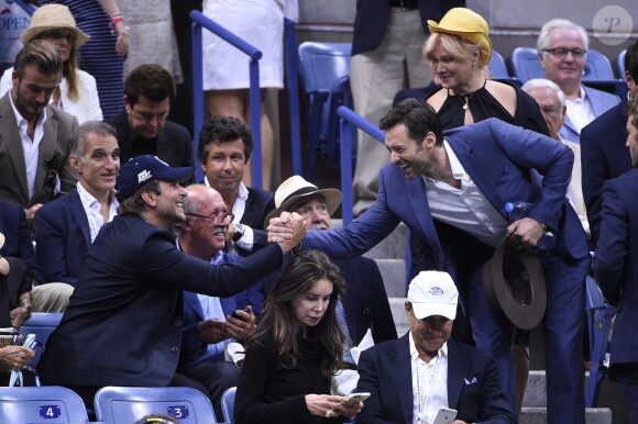 Bradley Cooper, Sean Connery, Hugh Jackman et son épouse Deborah-Lee Furness lors de la finale de l'US Open entre Roger Federer et Novak Djokovic à l'USTA Billie Jean King National Tennis Center de Flushing dans le Queens à New York, le 13 septembre 2015