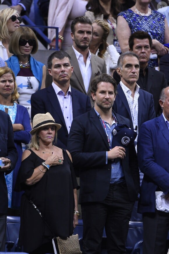 Bradley Cooper, Anna Wintour et David Beckham lors de la finale de l'US Open entre Roger Federer et Novak Djokovic à l'USTA Billie Jean King National Tennis Center de Flushing dans le Queens à New York, le 13 septembre 2015