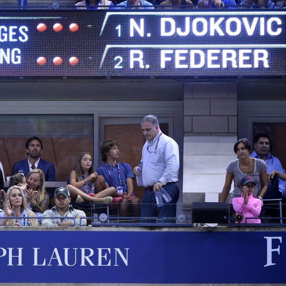 Lindsey Vonn, Gavin Rossdale et les jumelles de Roger Federer, Charlene Riva et Myla Rose lors de la finale de l'US Open à l'USTA Billie Jean King National Tennis Center de Flushing dans le Queens à New York le 13 septembre 2015