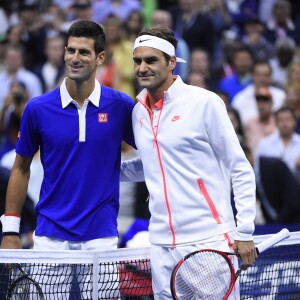 Novak Djokovic et Roger Federer lors de la finale de l'US Open à l'USTA Billie Jean King National Tennis Center de Flushing dans le Queens à New York le 13 septembre 2015