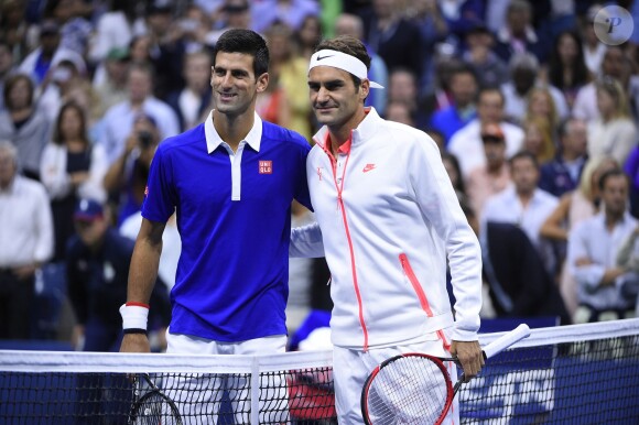 Novak Djokovic et Roger Federer lors de la finale de l'US Open à l'USTA Billie Jean King National Tennis Center de Flushing dans le Queens à New York le 13 septembre 2015