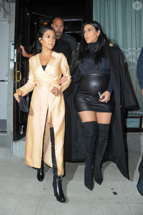 Kim Kardashian, enceinte, et Kourtney au restaurant italien Il Mulino, à New York le 13 septembre 2015.