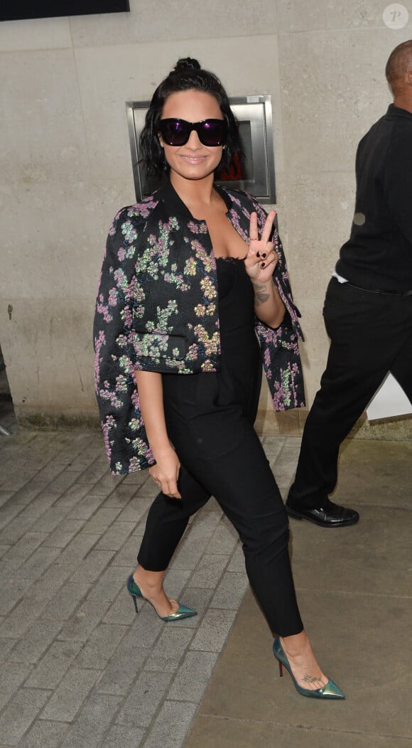 Demi Lovato à la sortie des studios de la BBC à Londres, le 9 septembre 2015