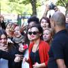 Demi Lovato se promène à Paris, le 6 septembre 2015. La chanteuse est d'abord allée déjeuner avec des copines place des Vosges. Elle a ensuite fait du shopping chez Zadig & Voltaire rue Vieille du Temple. Puis, elle a fait le tour de Paris en Viano sans en sortir... mais a fini par aller visiter la Pyramide du Musée du Louvre. A la fin de son périple, Demi Lovato a salué ses fans qui l'attendaient nombreux devant son hôtel, le Royal Monceau