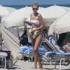 Exclusif - Toni Garrn profite d'un après-midi ensoleillé sur une plage de Miami, le 4 septembre 2015.