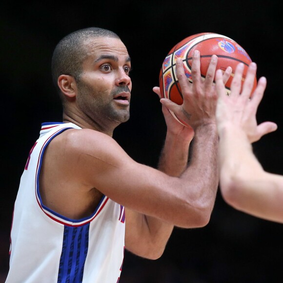 Tony Parker lors du quart de finale de l'Euro de basket entre la France et la Lettonie, le 15 septembre 2015 au Stade Pierre-Mauroy de Villeneuve-d'Ascq à Lille