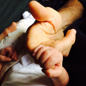 Dave Annable fête la naissance de sa fille Charlie Mae / photo postée sur Instagram.