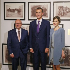 Le roi Felipe VI et la reine Letizia d'Espagne à l'Université Miami Dade College le 17 septembre 2015, visitant une exposition de gravures consacrée à l'Espagnol Pedro Menendez de Aviles, fondateur au XVIe siècle de Saint Augustine et ancien gouverneur de la Floride espagnole.