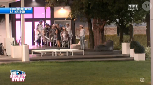 Les téléspectateurs visitent la maison, dans Secret Story 9 (l'hebdo), le vendredi 18 septembre 2015 sur TF1.