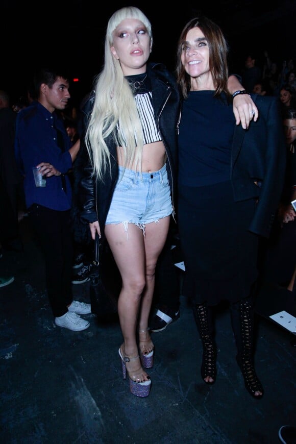 Lady Gaga et Carine Roitfeld au défilé Alexander Wang à New York, le 12 septembre 2015.