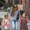 Sarah Jessica Parker et ses jumelles (Marion Loretta et Tabitha Hodge) sur le chemin de l'école, le 18 septembre 2015 à New York.