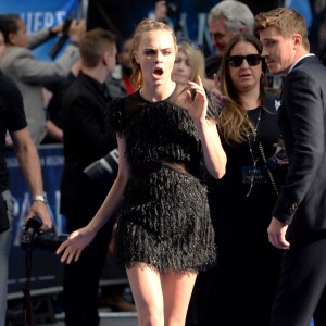 Cara Delevingne (robe Burberry) à l'avant-première mondiale du film Pan à Londres le 20 septembre 2015.