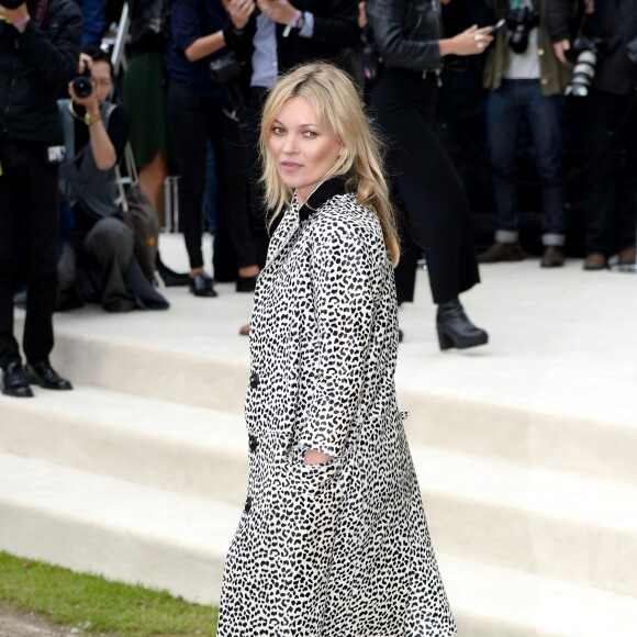 Kate Moss assiste au défilé Burberry Prorsum (collection printemps-été 2016) à Hyde Park. Londres, le 21 septembre 2015.