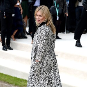 Kate Moss assiste au défilé Burberry Prorsum (collection printemps-été 2016) à Hyde Park. Londres, le 21 septembre 2015.