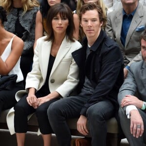 Cara Delevingne, Annie Clark (St. Vincent), Naomie Harris, Sophie Hunter et Benedict Cumberbatch assistent au défilé Burberry Prorsum (collection printemps-été 2016) aux Kensington Gardens, à Hyde Park. Londres, le 21 septembre 2015.