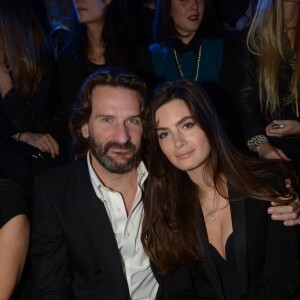 Frédéric Beigbeder et sa belle Lara Micheli - People au défilé de la collection Natalia pour Etam à la Bourse du Commerce à Paris, le 25 février 2014