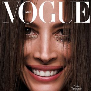 Christy Turlington photographiée par Inez et Vinoodh en couverture du magazine Vogue Paris. Numéro d'octobre 2015.