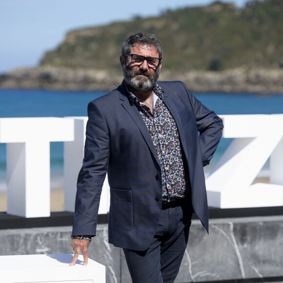 Sergi Lopez au photocall de "21 nuits avec Pattie" lors du 63e Festival du film de San Sebastian en Espagne, le 20 septembre 2015