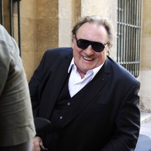 Gérard Depardieu, en tournage à Marseille, vient saluer le maire Jean-Claude Gaudin à l'Hotel de Ville le 1er septembre 2015.