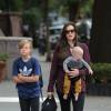 Liv Tyler et ses fils Milo Langdon et Sailor Gardner dans la rue à New York, le 25 septembre 2015.