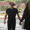 Liv Tyler et son compagnon Dave Gardner - People à l'aéroport de Marrakech après avoir célébré l'anniversaire de David Beckham (40 ans), le 3 mai 2015.