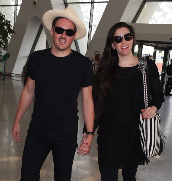 Liv Tyler et son compagnon Dave Gardner - People à l'aéroport de Marrakech après avoir célébré l'anniversaire de David Beckham (40 ans), le 3 mai 2015.