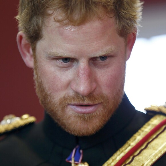 Le prince Harry en visite surprise à l'école royale militaire Duke d'York à Dover dans le Kent le 28 septembre 2015