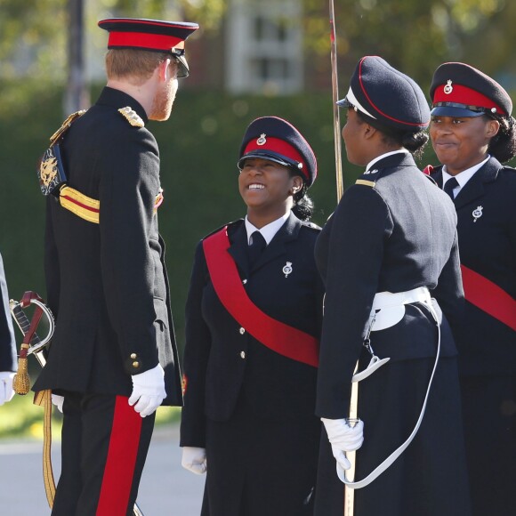 Le prince Harry en visite surprise à l'école royale militaire Duke d'York à Dover dans le Kent le 28 septembre 2015