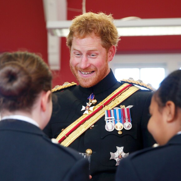 Le prince Harry a rendu une visite surprise aux 406 élèves de l'école militaire royale Duke d'York à Dover dans le Kent le 28 septembre 2015