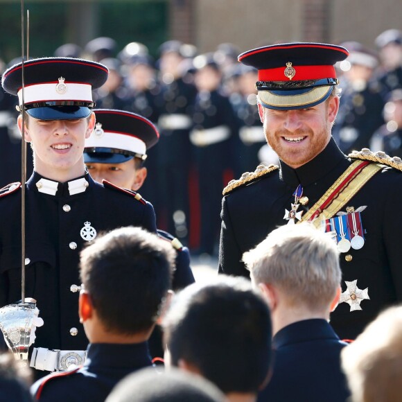 Le prince Harry a rendu une visite surprise aux 406 élèves de l'école militaire royale Duke d'York à Dover dans le Kent le 28 septembre 2015