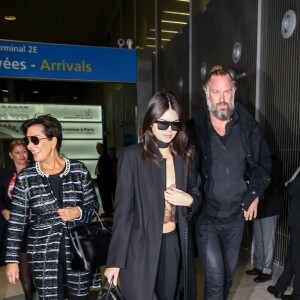 Kendall et Kris Jenner arrivent à l'aéroport Roissy-Charles-de-Gaulle. Roissy, le 29 septembre 2015.