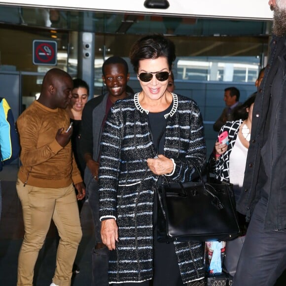 Kendall et Kris Jenner arrivent à l'aéroport Roissy-Charles-de-Gaulle. Roissy, le 29 septembre 2015.