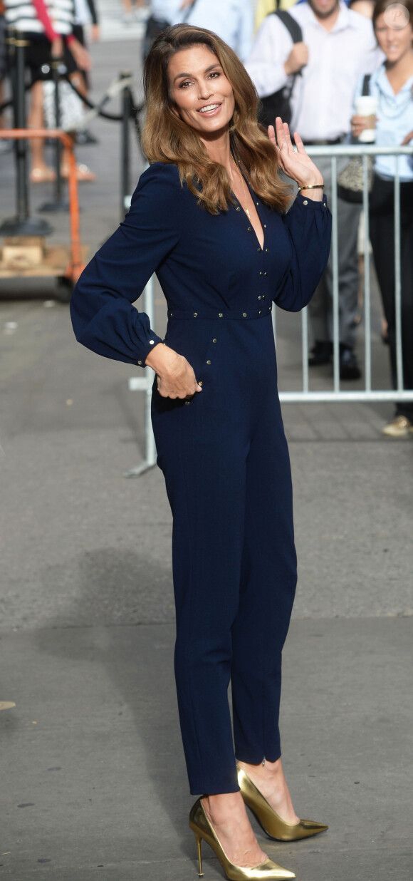 Cindy Crawford a participé à l'émission "Good Morning America" à New York, le 29 septembre 2015 pour la promotion de son livre Becoming