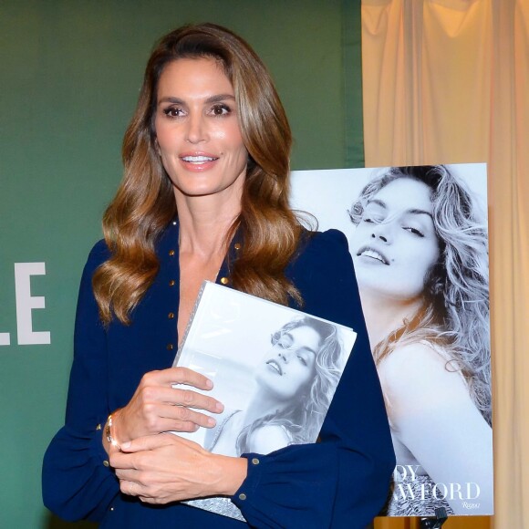 Cindy Crawford lors d'une séance de dédicaces de son livre Becoming à New York le 29 septembre 2015
