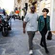 Kris Jenner et son chéri Corey Gamble en amoureux dans les rues de Paris, le 30 septembre 2015.