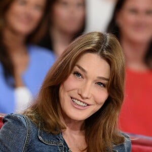 Carla Bruni - Enregistrement de l'émission "Vivement Dimanche" consacrée à Chrsitophe Willem, à Paris le 29 Septembre 2015. Diffusion le 4 octobre 2015.