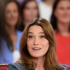 Carla Bruni - Enregistrement de l'émission "Vivement Dimanche" consacrée à Chrsitophe Willem, à Paris le 29 Septembre 2015. Diffusion le 4 octobre 2015.