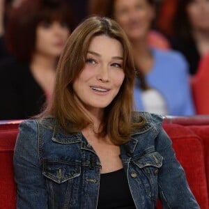 Carla Bruni - Enregistrement de l'émission "Vivement Dimanche" consacrée à Chrsitophe Willem, à Paris le 29 Septembre 2015. Diffusion le 4 octobre 2015.