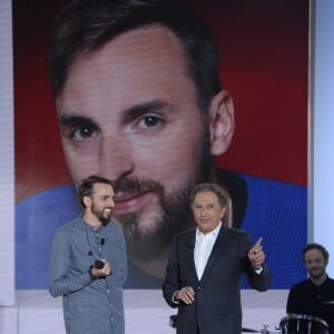 Christophe Willem et Michel Drucker - Enregistrement de l'émission "Vivement Dimanche" à Paris le 29 Septembre 2015 et qui sera diffusée le 04 Octobre 2015. - Invité principal Christophe Willem29/09/2015 - Paris