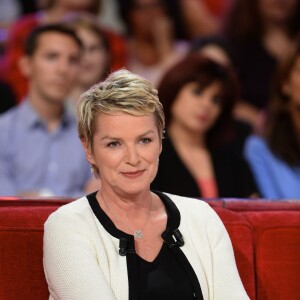 Elise Lucet - Enregistrement de l'émission "Vivement Dimanche" consacrée à Chrsitophe Willem, à Paris le 29 Septembre 2015. Diffusion le 4 octobre 2015.