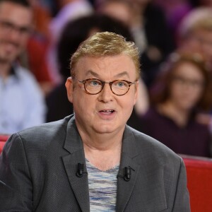 Dominique Besnehard - Enregistrement de l'émission "Vivement Dimanche" consacrée à Chrsitophe Willem, à Paris le 29 Septembre 2015. Diffusion le 4 octobre 2015.