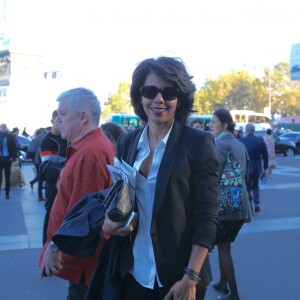 Audrey Pulvar arrive à l'Opéra Bastille pour assister au défilé Courrèges (collection printemps-été 2016). Paris, le 30 septembre 2015.