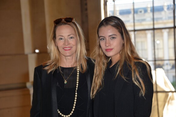Gabrielle Lazure et sa fille Emma Canot assistent au défilé Guy Laroche (collection printemps-été 2016) au Grand Palais. Paris, le 30 septembre 2015.